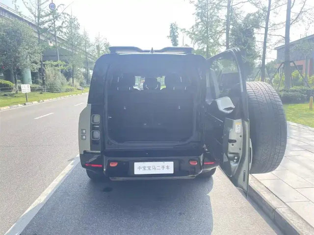 Land Rover Defender — Фото автомобиля 9