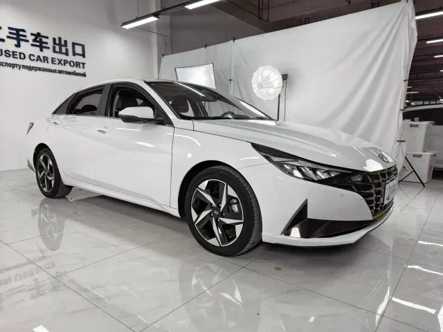 Hyundai Elantra — Фото автомобиля 3
