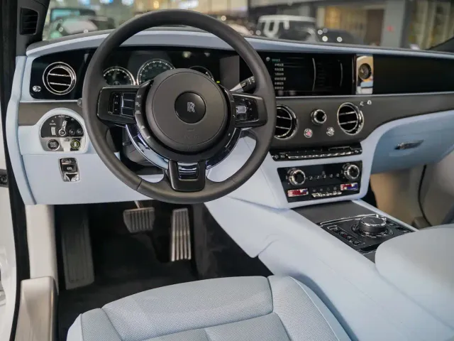 Rolls-Royce Ghost — Фото автомобиля 2
