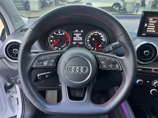 Audi Q2L — Фото автомобиля 7