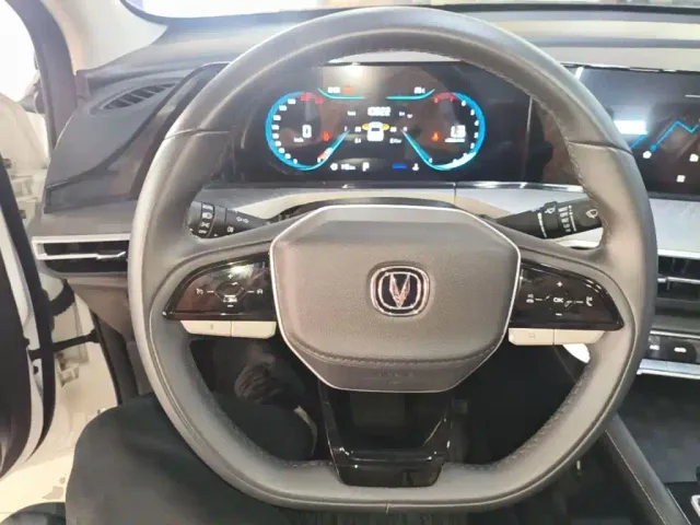 Changan Eado — Фото автомобиля 10
