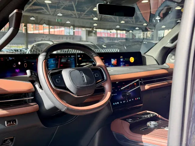 Lincoln Navigator — Фото автомобиля 6