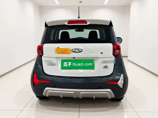 QQ New Energy Little Ant 2022 Facelift Sweet Edition Half Sugar LFP 30.7kWh 30kW 301km — Фото автомобиля 5