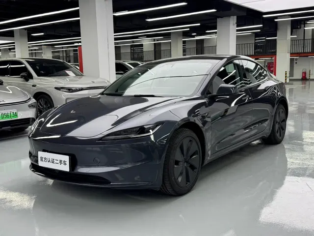 Tesla Model 3 — Фото автомобиля 2