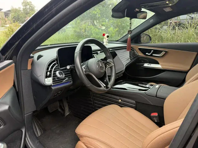 Mercedes-Benz E-Class — Фото автомобиля 3