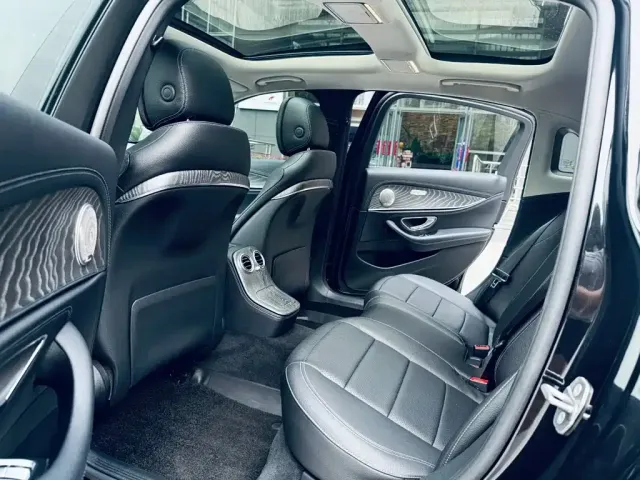 Mercedes-Benz E-Class — Фото автомобиля 12