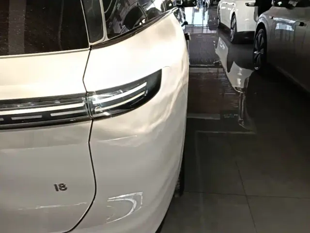 Li Auto i8 — Фото автомобиля 7