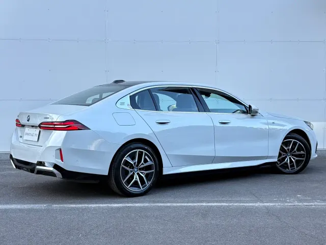 BMW i5 — Фото автомобиля 14