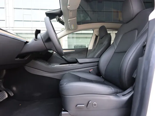 Tesla Model Y — Фото автомобиля 11
