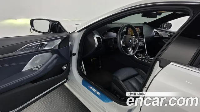 BMW 8 Series G15 — Фото автомобиля 15
