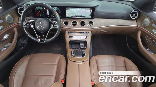 Mercedes-Benz E-Class — Фото автомобиля 6