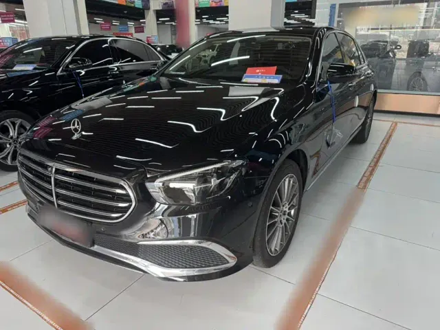 Фотография автомобиля — Mercedes-Benz E-Class