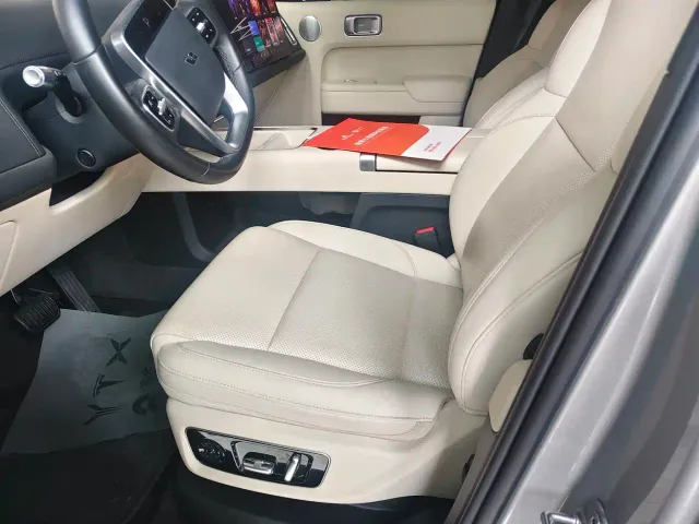 Li Auto L8 — Фото автомобиля 3