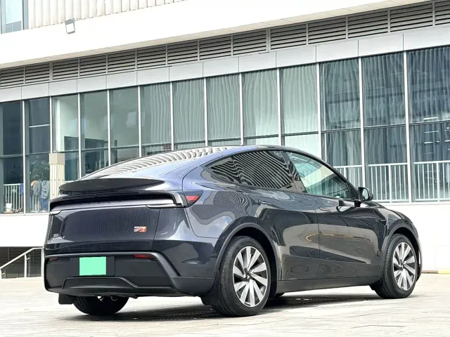 Tesla Model Y — Фото автомобиля 8