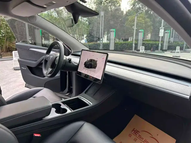 Tesla Model Y — Фото автомобиля 5