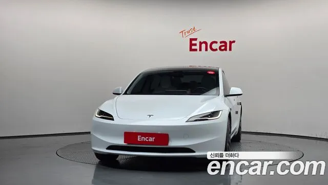 Tesla Model 3 — Фото автомобиля 3