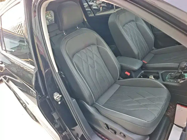 Volkswagen Tiguan L — Фото автомобиля 24