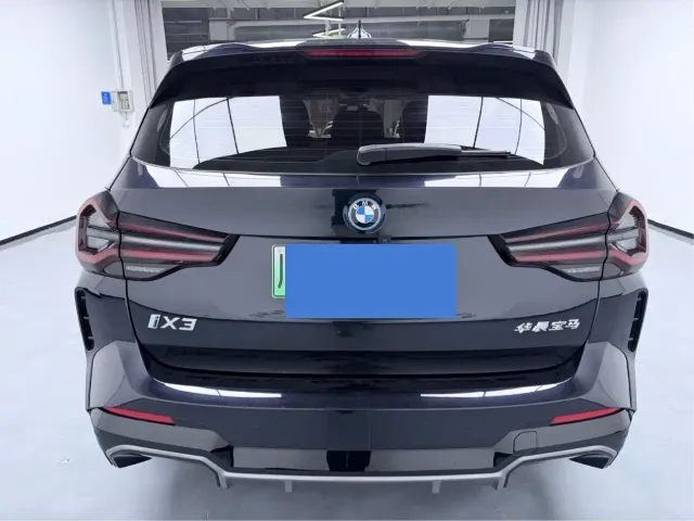 BMW iX3 — Фото автомобиля 10