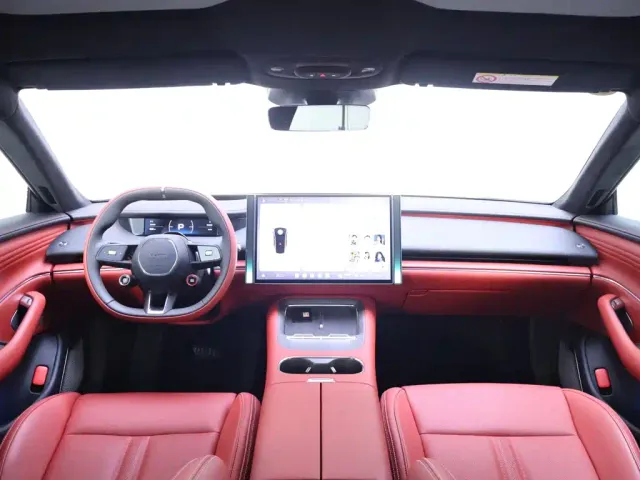 Xiaomi SU7 — Фото автомобиля 13