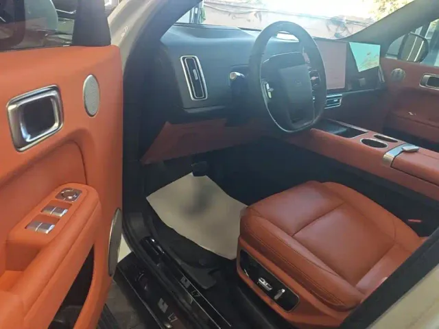 Li Auto L7 — Фото автомобиля 15
