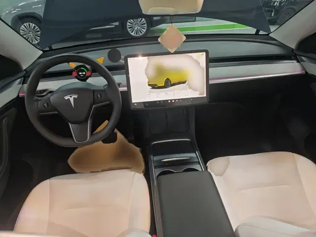 Tesla Model Y — Фото автомобиля 9