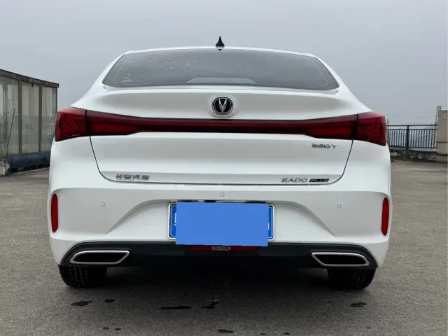 Changan Eado — Фото автомобиля 5
