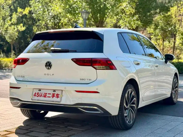 Volkswagen Golf — Фото автомобиля 5