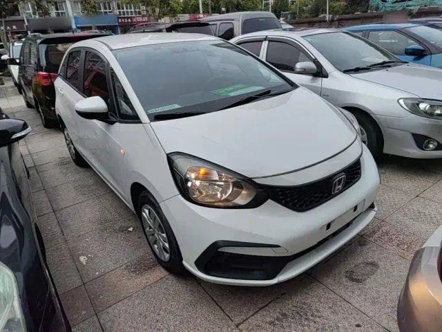 Honda Fit — Фото автомобиля 3
