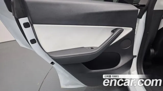 Tesla Model Y — Фото автомобиля 14