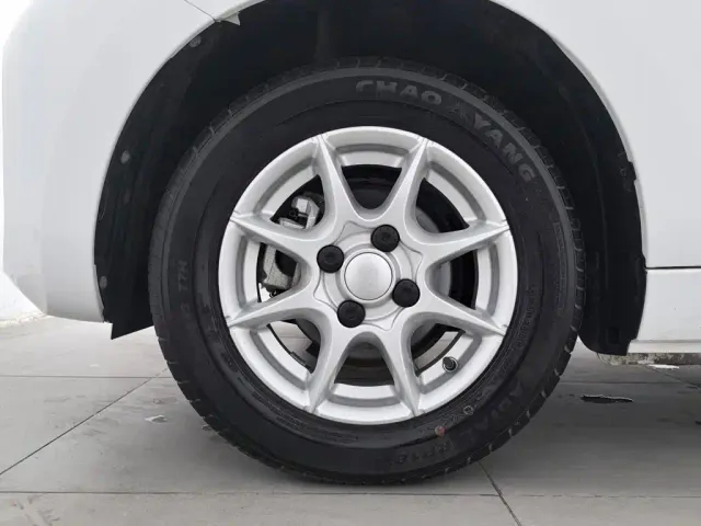 Roewe Clever — Фото автомобиля 17