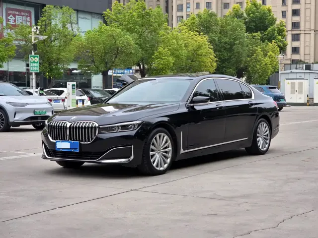 Фотография автомобиля — BMW 7 Series