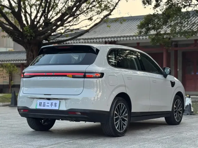 Leapmotor B10 — Фото автомобиля 8