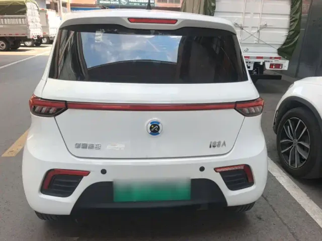 Huachen Xinyi Brilliance Xinyi i03A — Фото автомобиля 3