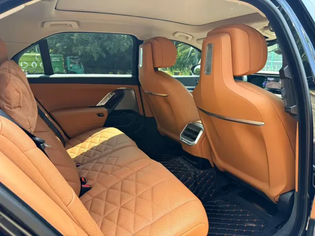 BMW 7 Series — Фото автомобиля 10