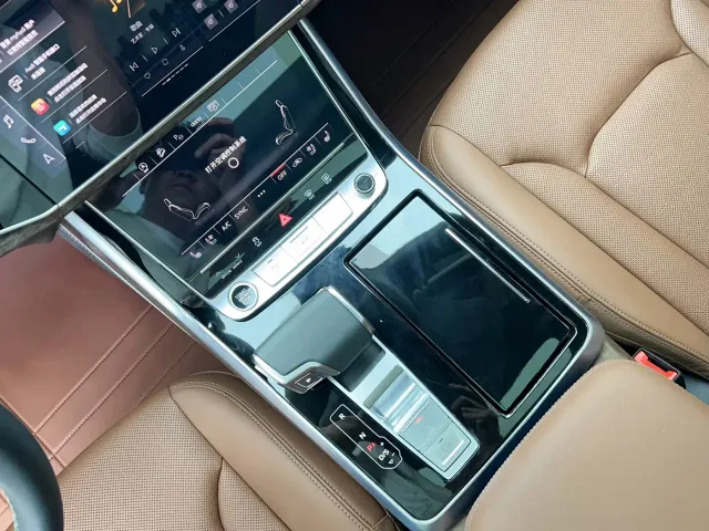 Audi Q7 — Фото автомобиля 15