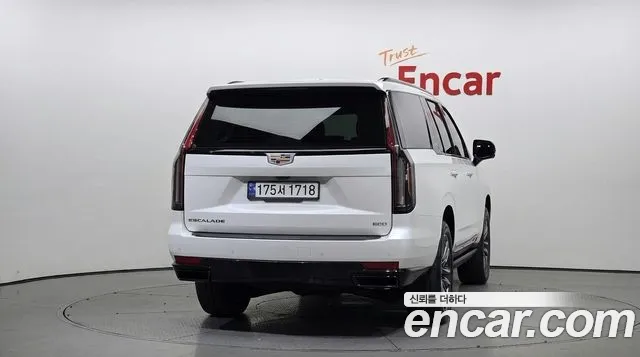 Cadillac Escalade — Фото автомобиля 4