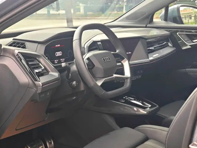 Audi Q4 e-tron — Фото автомобиля 4