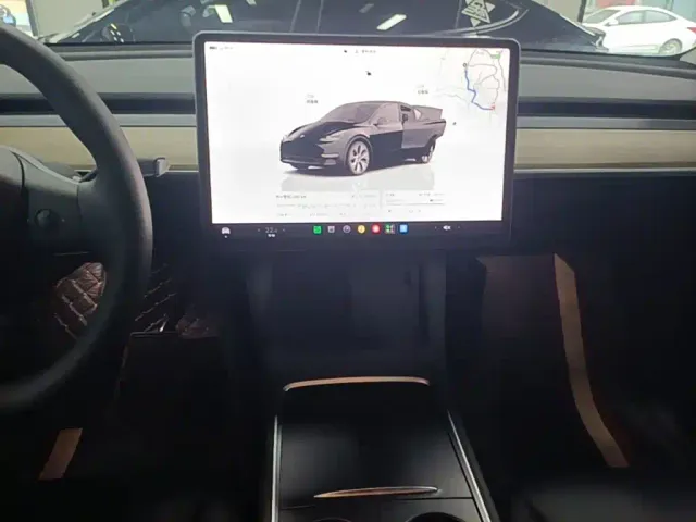 Tesla Model Y — Фото автомобиля 12