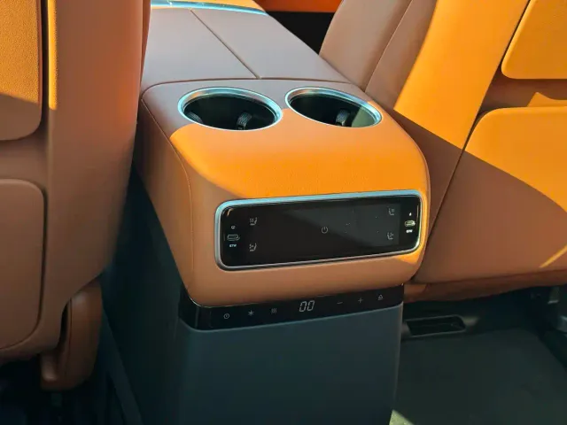 Li Auto L9 — Фото автомобиля 19