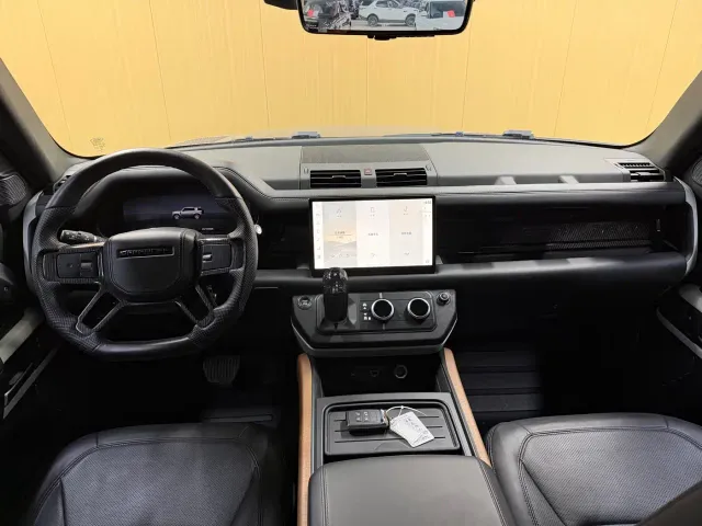 Land Rover Defender — Фото автомобиля 6
