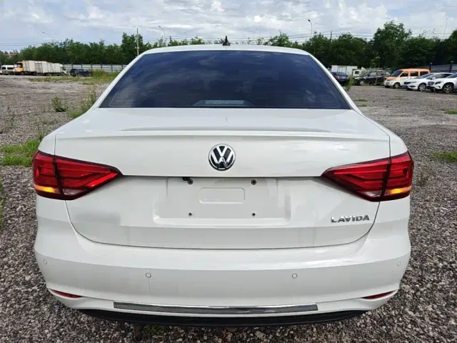Volkswagen Lavida — Фото автомобиля 5