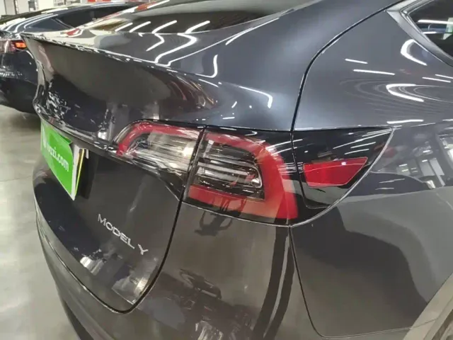 Tesla Model Y — Фото автомобиля 7