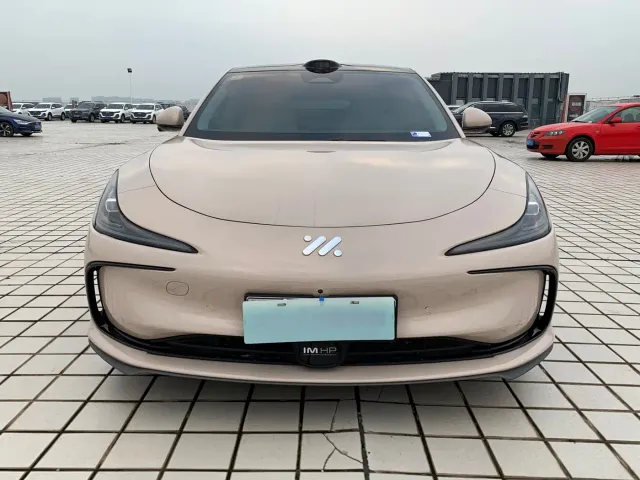 IM Motors L6 — Фото автомобиля 2
