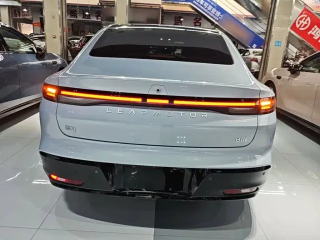 Leapmotor B01 — Фото автомобиля 5