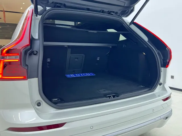 Volvo XC60 — Фото автомобиля 21
