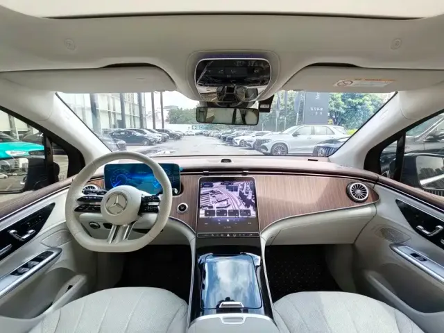 Mercedes-Benz EQE SUV — Фото автомобиля 9
