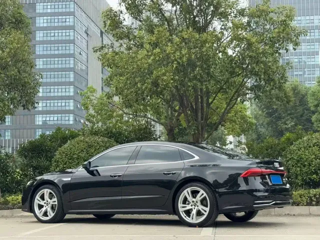 Audi Audi A7L 2024 45TFSI quattro S-line Vision Edition Crystal Package — Фото автомобиля 6