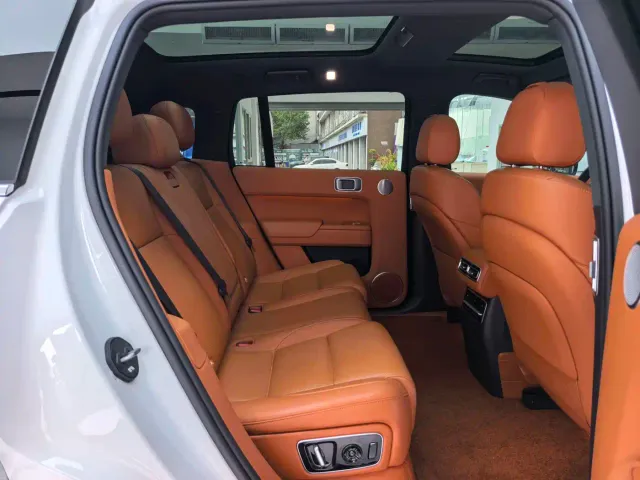 Li Auto L7 — Фото автомобиля 12