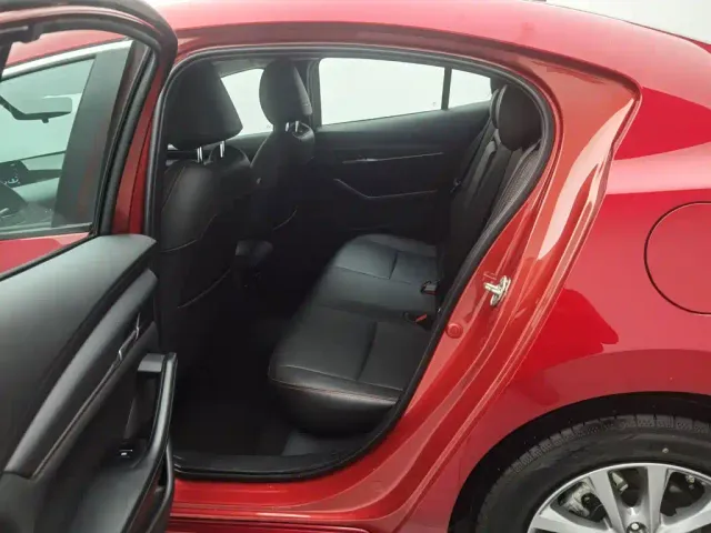 Mazda Axela — Фото автомобиля 15