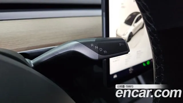 Tesla Model Y — Фото автомобиля 9